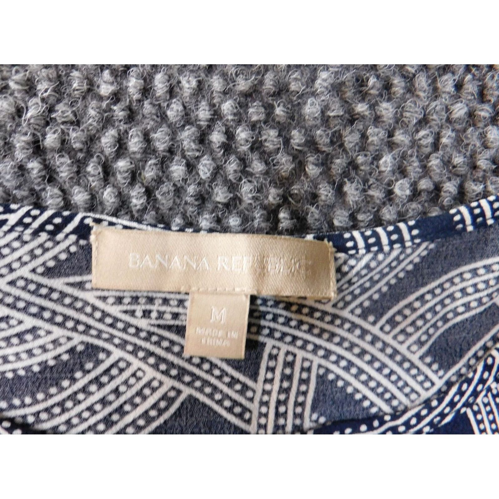Banana Republic Banana Republic Blouse Shirt Womens M Blue Geometric Rayon Sleeveless Round Neck Pullover Casual Regular Stretch Classic Vintage: No Size M / US 6-8 / IT 42-44 - 5 Thumbnail