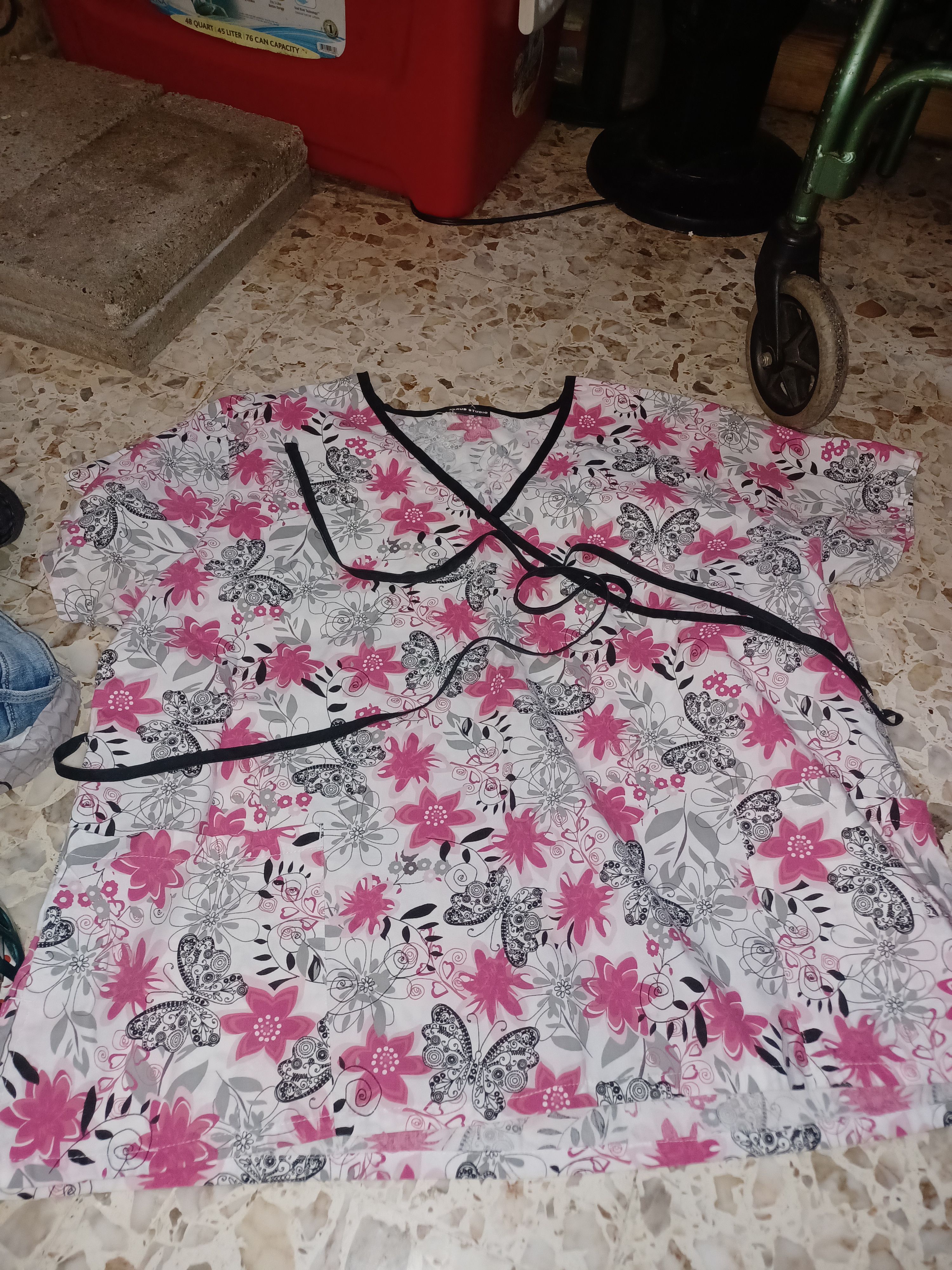 Other Scrub Studio Women's Scrub Top SZ 2-3XL Butterflies Size XXL / US 16-18 / IT 52-54 - 2 Thumbnail