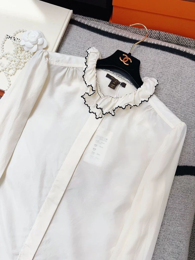 Louis Vuitton Louis Vuitton Louis Vuitton Beige Ruffle Collar Long Sleev Size XS / US 0-2 / IT 36-38 - 8 Thumbnail