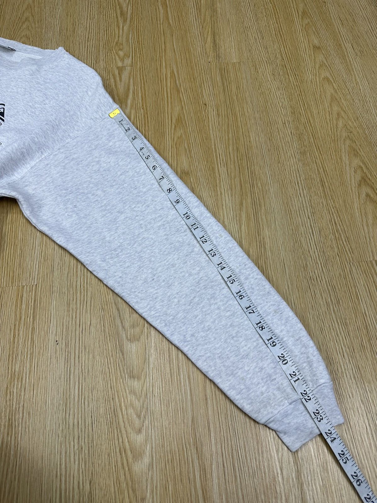 Quiksilver Vintage Quiksilver Men Who Ride Mountains Crewneck Z229 Size US XL / EU 56 / 4 - 8 Thumbnail