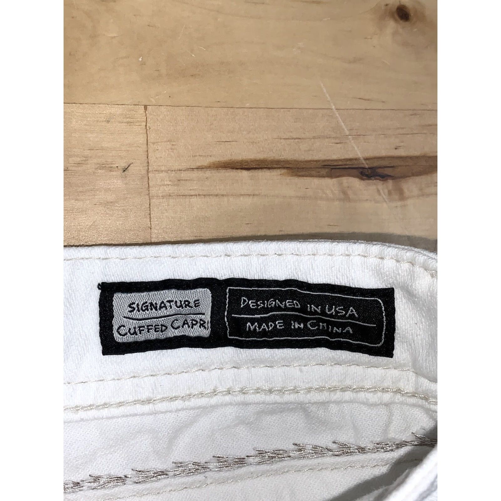 Vintage Miss Mw Signature Cuffed Capri Jeans Womens 31 White Inseam 23" Regular 31 Miss Mw Signature Cuffed Jeans White 31 Womens Capri JN Size 24" / US 00 / IT 34 - 4 Thumbnail