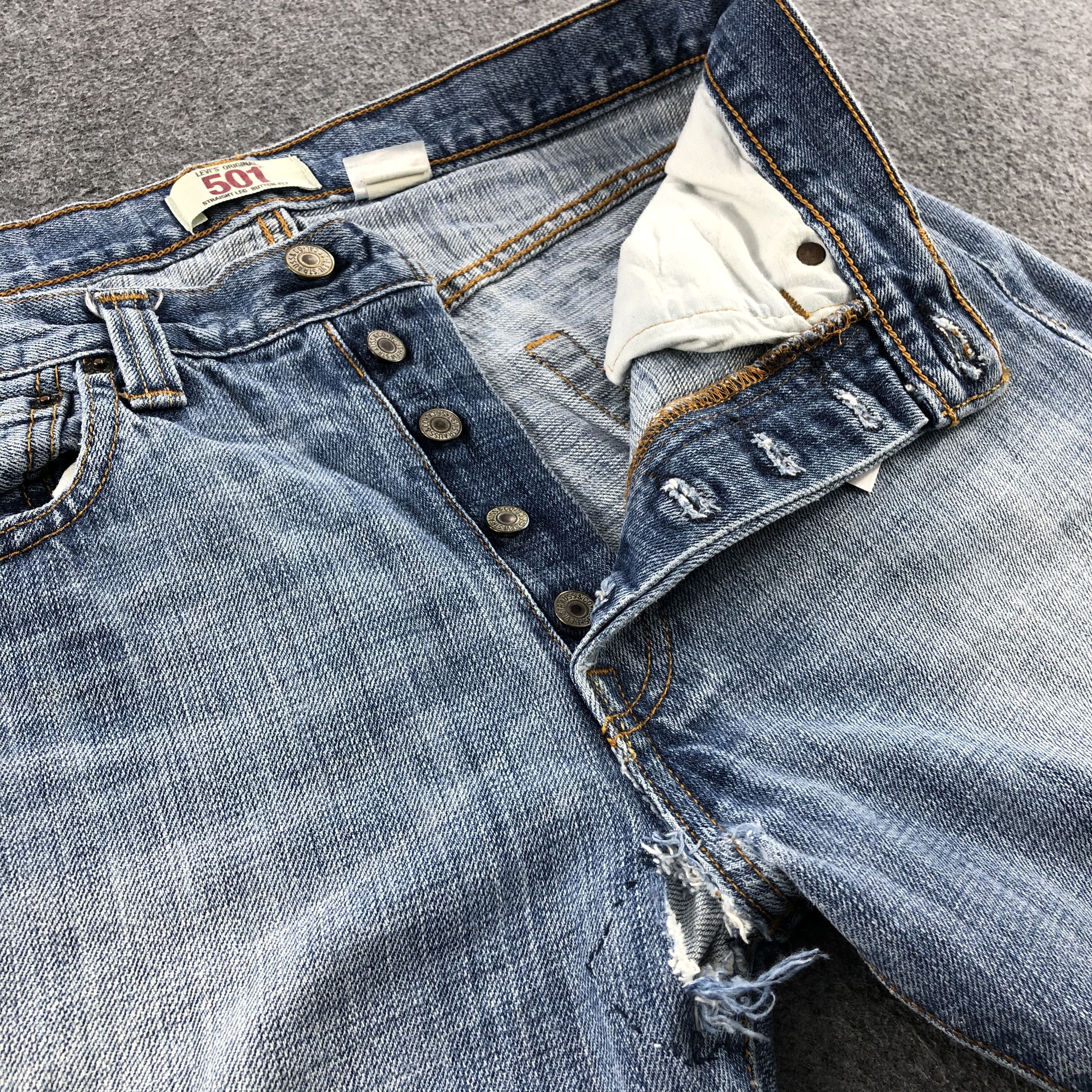 Levi's Vintage Light Wash Levis 501 Jeans- J1317 Size US 32 / EU 48 - 7 Thumbnail