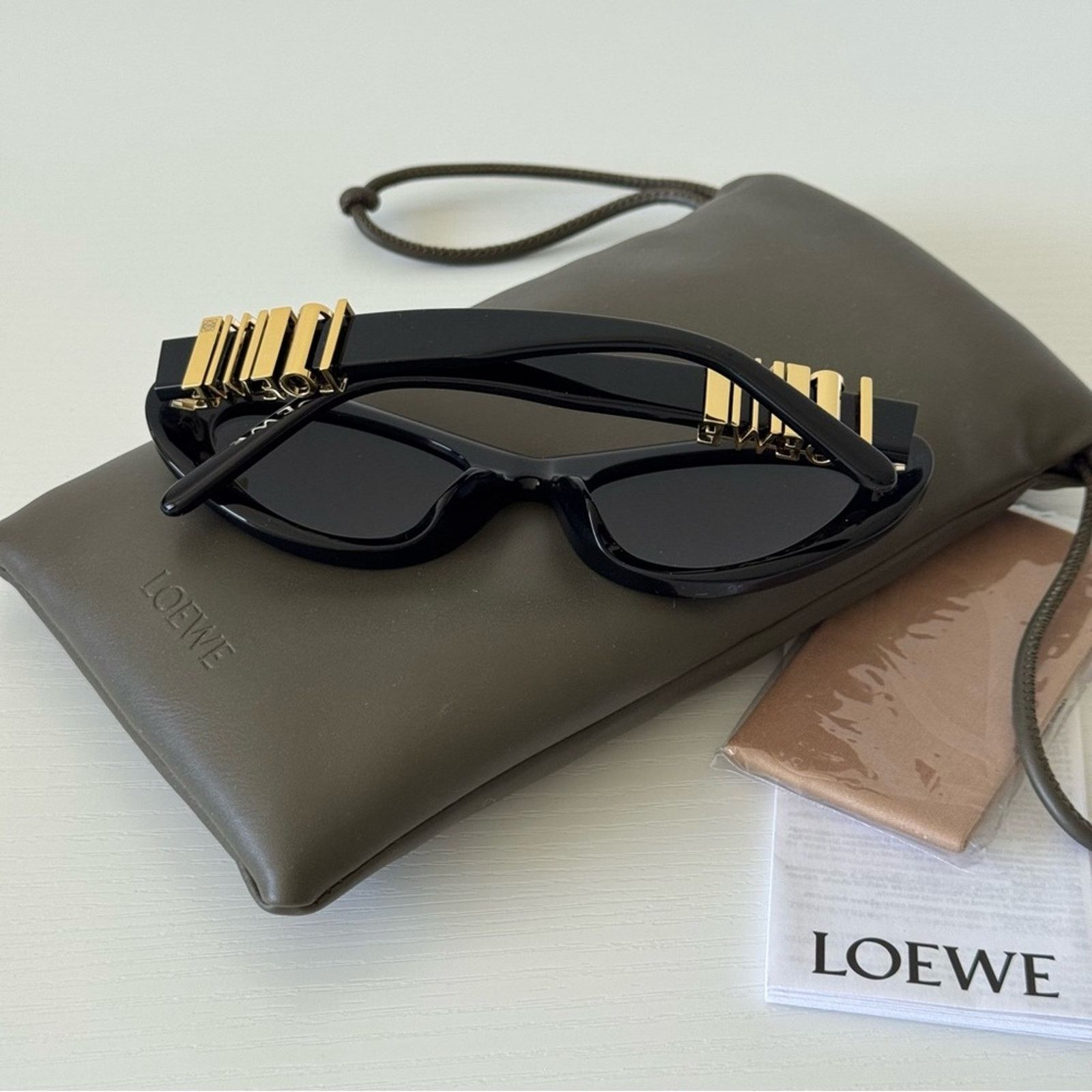 Loewe New! Loewe Black Cat-Eye Sunglasses LW40156U 01A, Authentic Size ONE SIZE - 9 Thumbnail