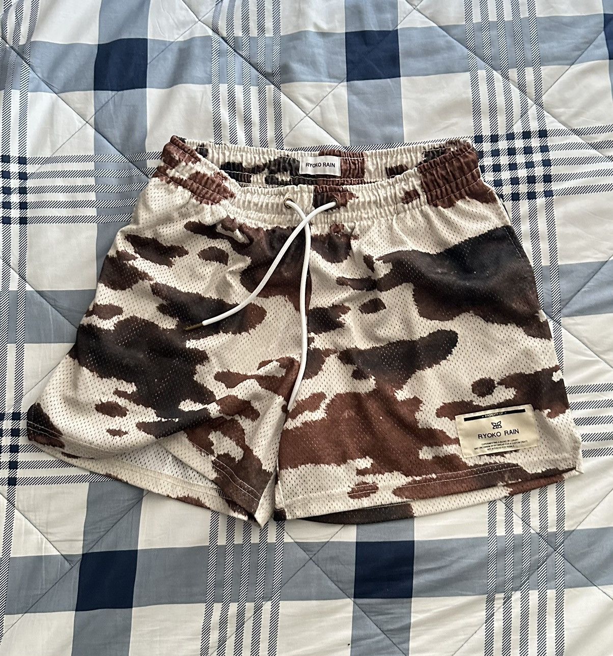 Other Ryoko Rain Cow Print Shorts Size US 34 / EU 50 - 1 Thumbnail
