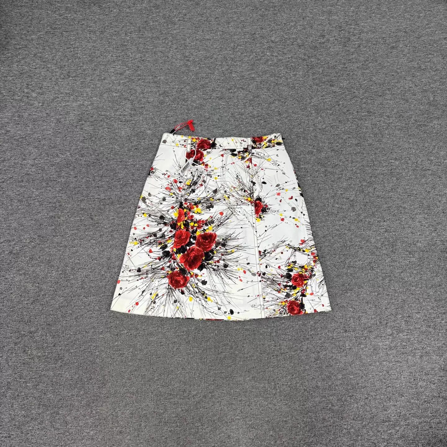 Prada Prada A-line skirt White Splatter Rose Print 44 Size 30" / US 8 / IT 44 - 2 Thumbnail