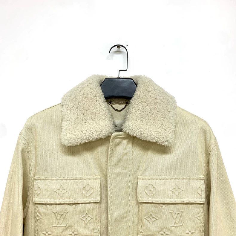 Louis Vuitton LOUIS VUITTON Off-white embossed full-print denim jacket Size US M / EU 48-50 / 2 - 2 Thumbnail