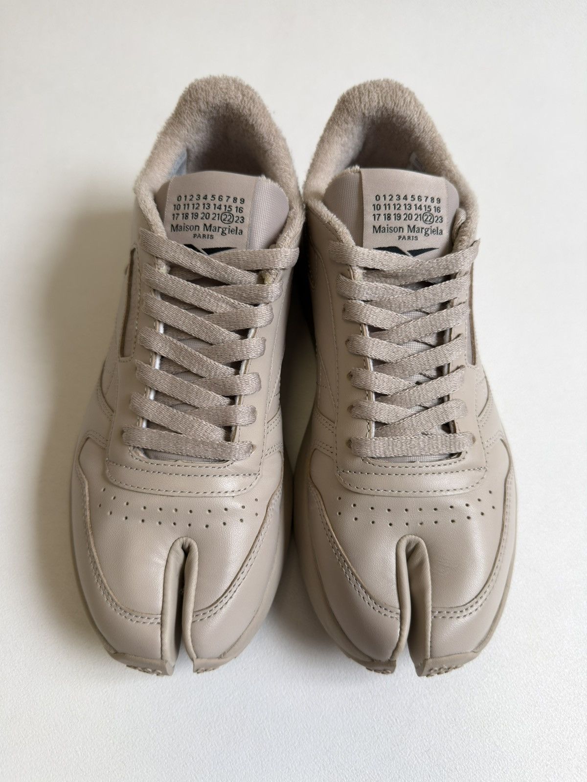 Maison Margiela × Reebok Beige Leather ‘Project 0 CL’ Tabi Sneakers Size US 9 / IT 39 - 1 Thumbnail