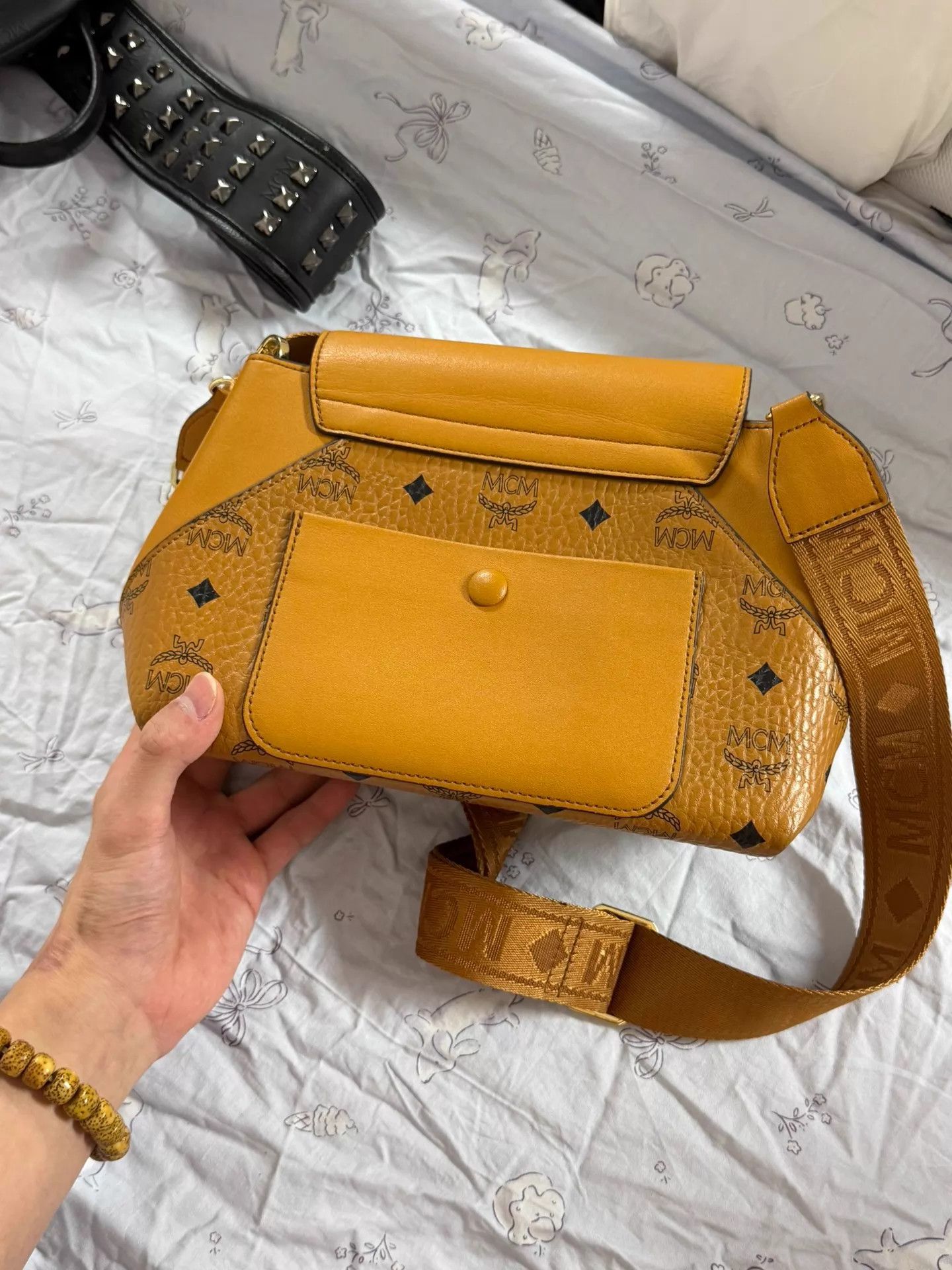 MCM MCM Yuanbao Bag Size ONE SIZE - 2 Thumbnail