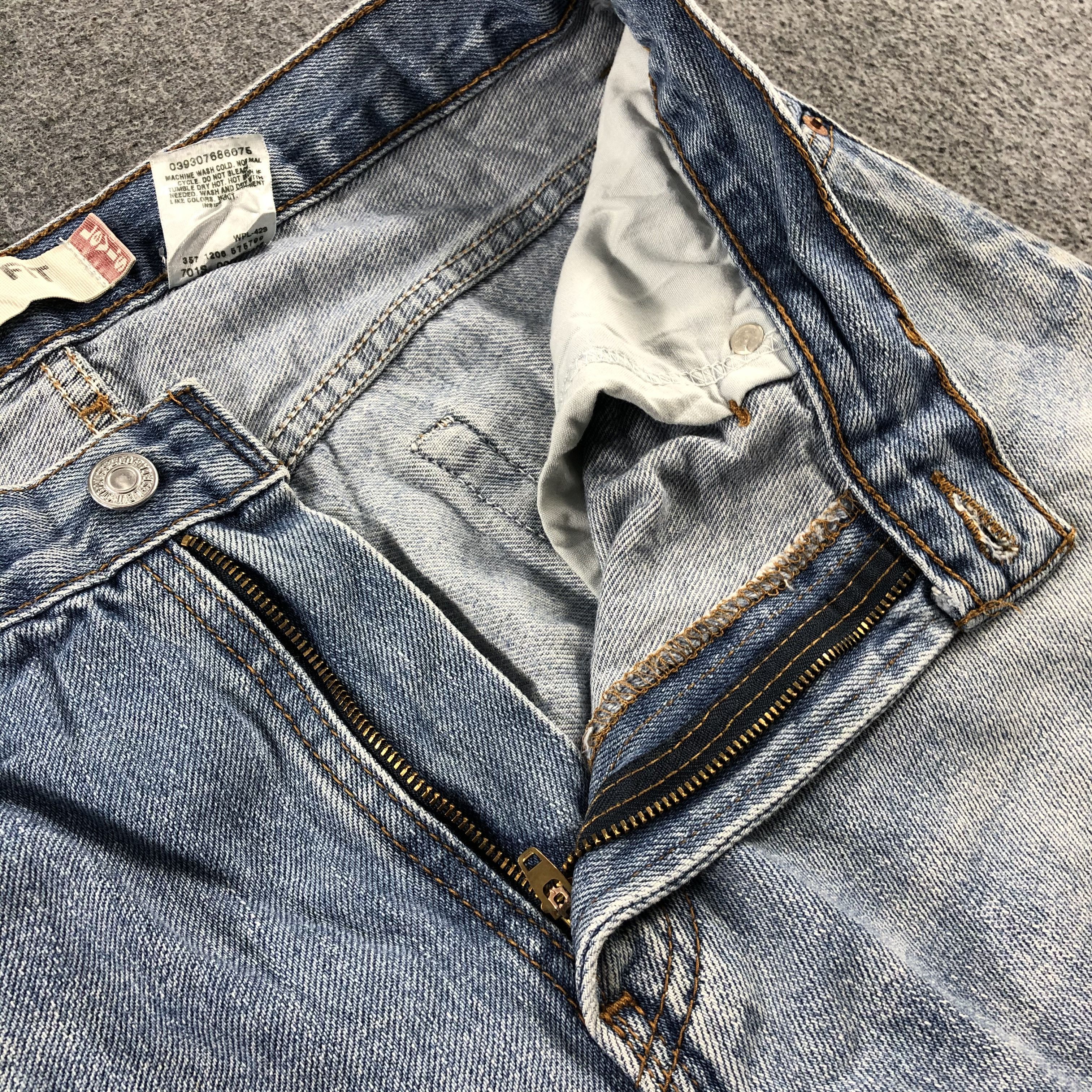 Levi's Vintage Blue Wash Levis 560 Jeans-J2651 Size US 33 - 7 Thumbnail