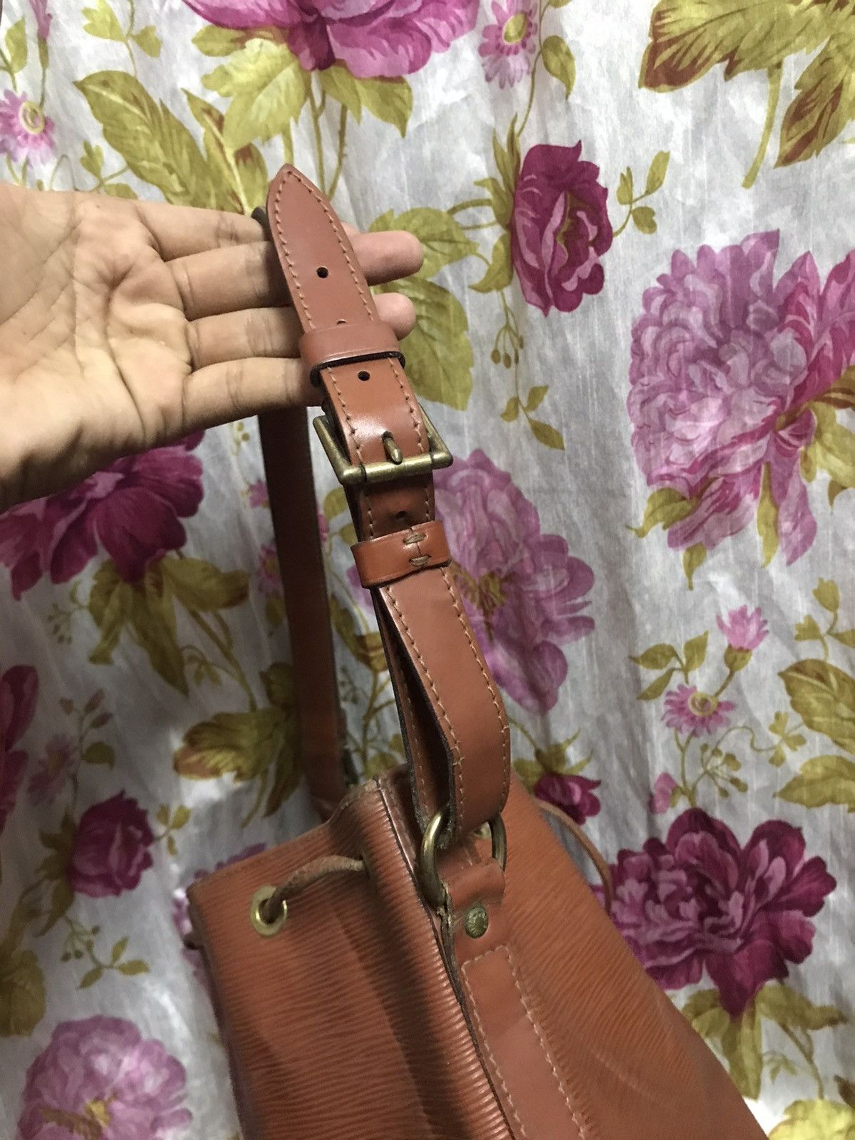 Louis Vuitton Authentic Louis Vuitton Epi Neo Size ONE SIZE - 8 Thumbnail