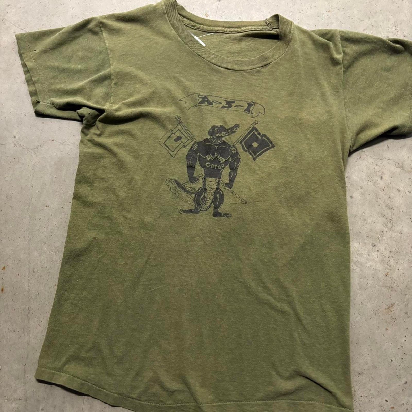 Vintage Crazy Vintage 70s Alpha Gator Military Graphic T Shirt Size US M / EU 48-50 / 2 - 2 Thumbnail