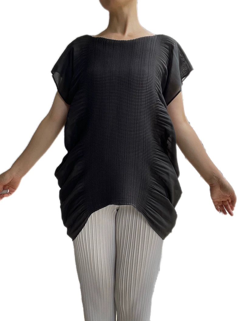 Issey Miyake Issey Miyake A loose-fitting kelp top Size M / US 6-8 / IT 42-44 - 1 Thumbnail