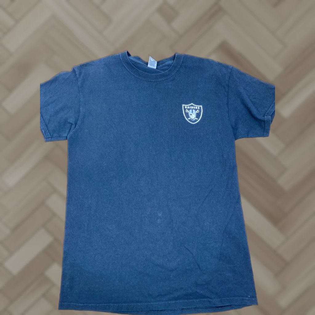 Gildan Gildan Graphic Tee Oakland Raiders The Black Hole Sz M Black Short Sleeve #2087 Size US 31 - 1 Thumbnail