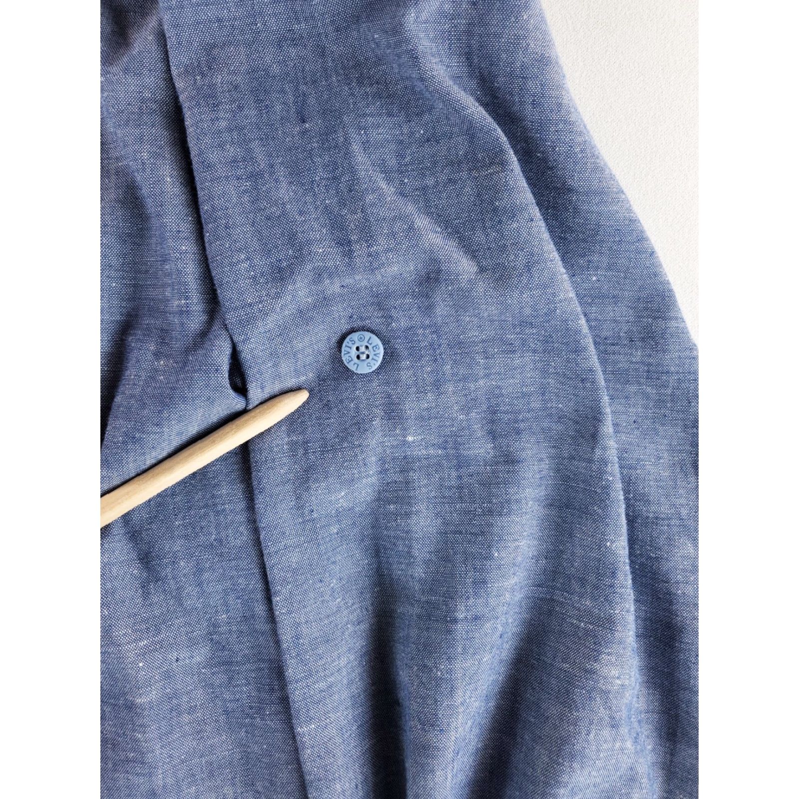 Levi's Levi's Chambray Shirt Blue Mens L Button Blend Poly Cotton Long Sleeve 40 Size US L / EU 52-54 / 3 - 2 Thumbnail