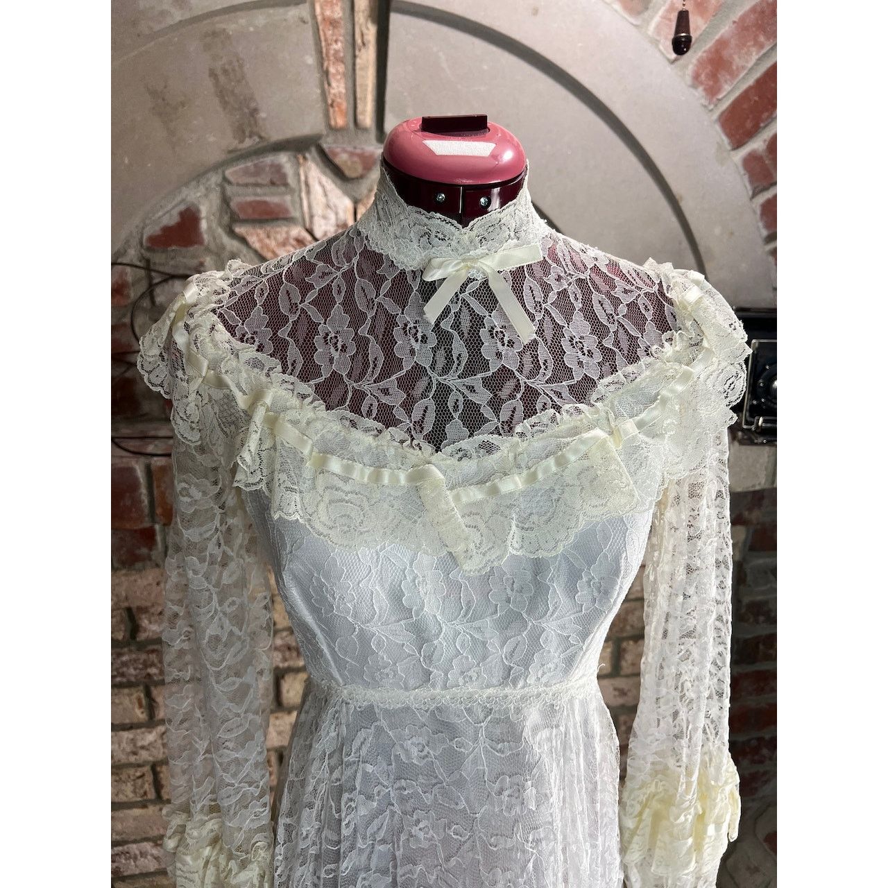 Vintage Wedding dress 1970s boho bishop sleeves ruffle train white Size L / US 10 / IT 46 - 11 Thumbnail