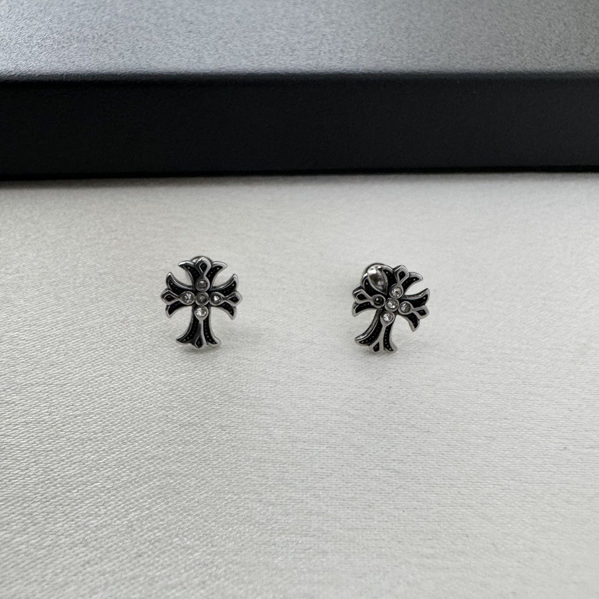 Other Screw-Back Cross Stud Earrings for Men Women,Unisex Style Size ONE SIZE - 2 Thumbnail