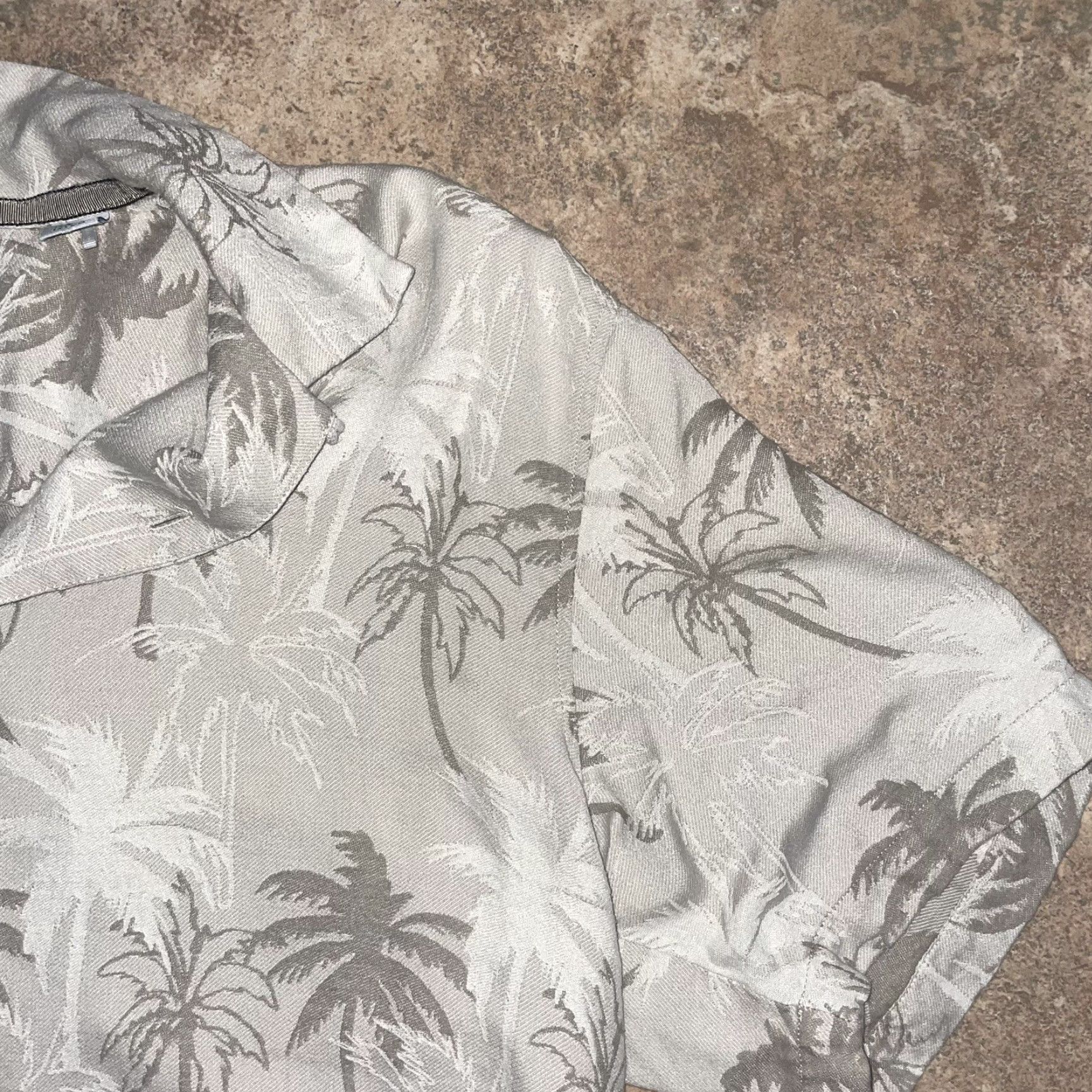 Tommy Bahama VINTAGE Tommy Bahama Hawaiian Shirt Short Sleeve Men Large 100% Silk Palm Tree Print Beige Tropical Bahamas Size US L / EU 52-54 / 3 - 2 Thumbnail