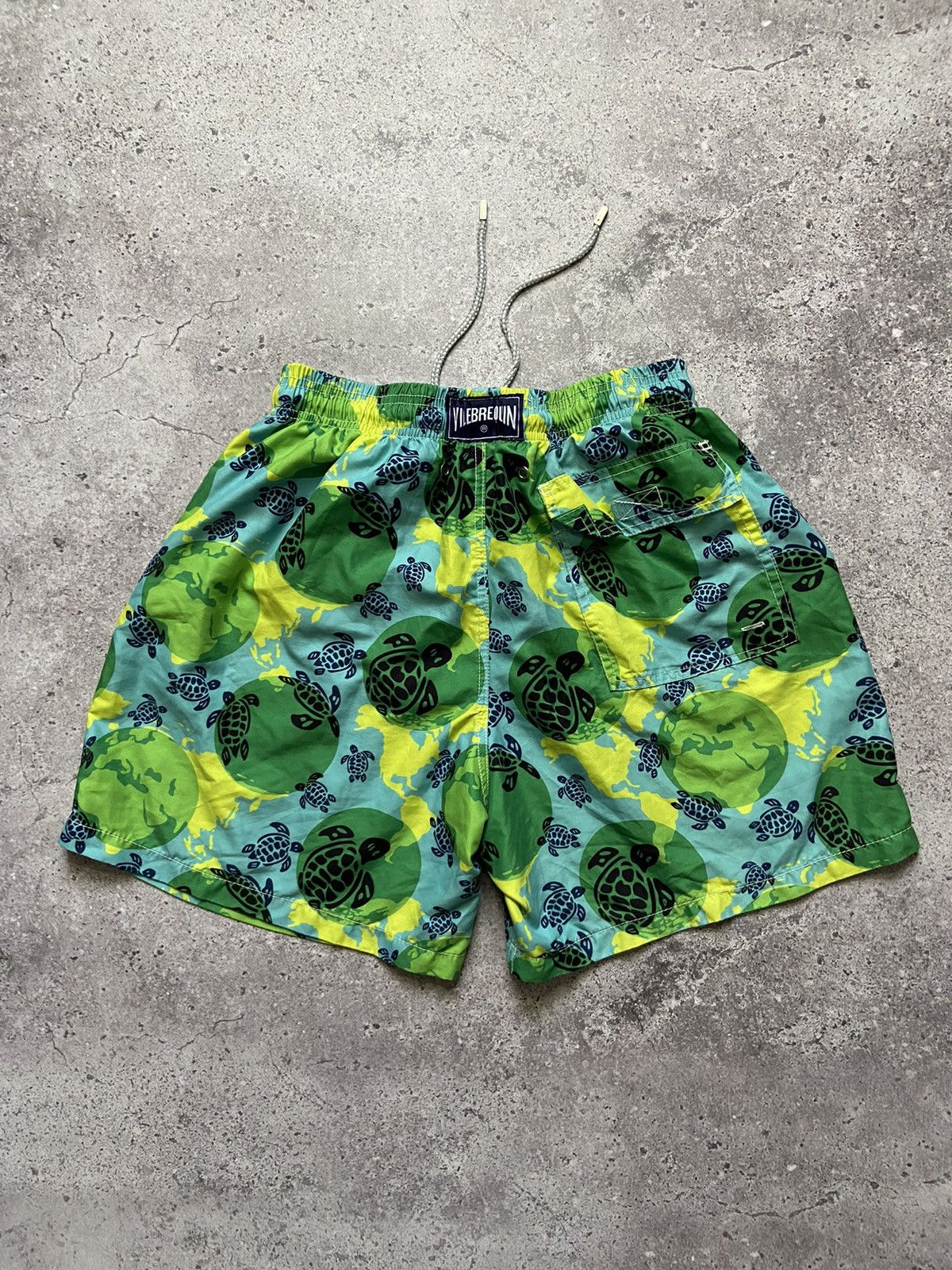 Vilebrequin Vilebrequin Turtle Print Beach Shorts XL Size US 36 / EU 52 - 1 Thumbnail