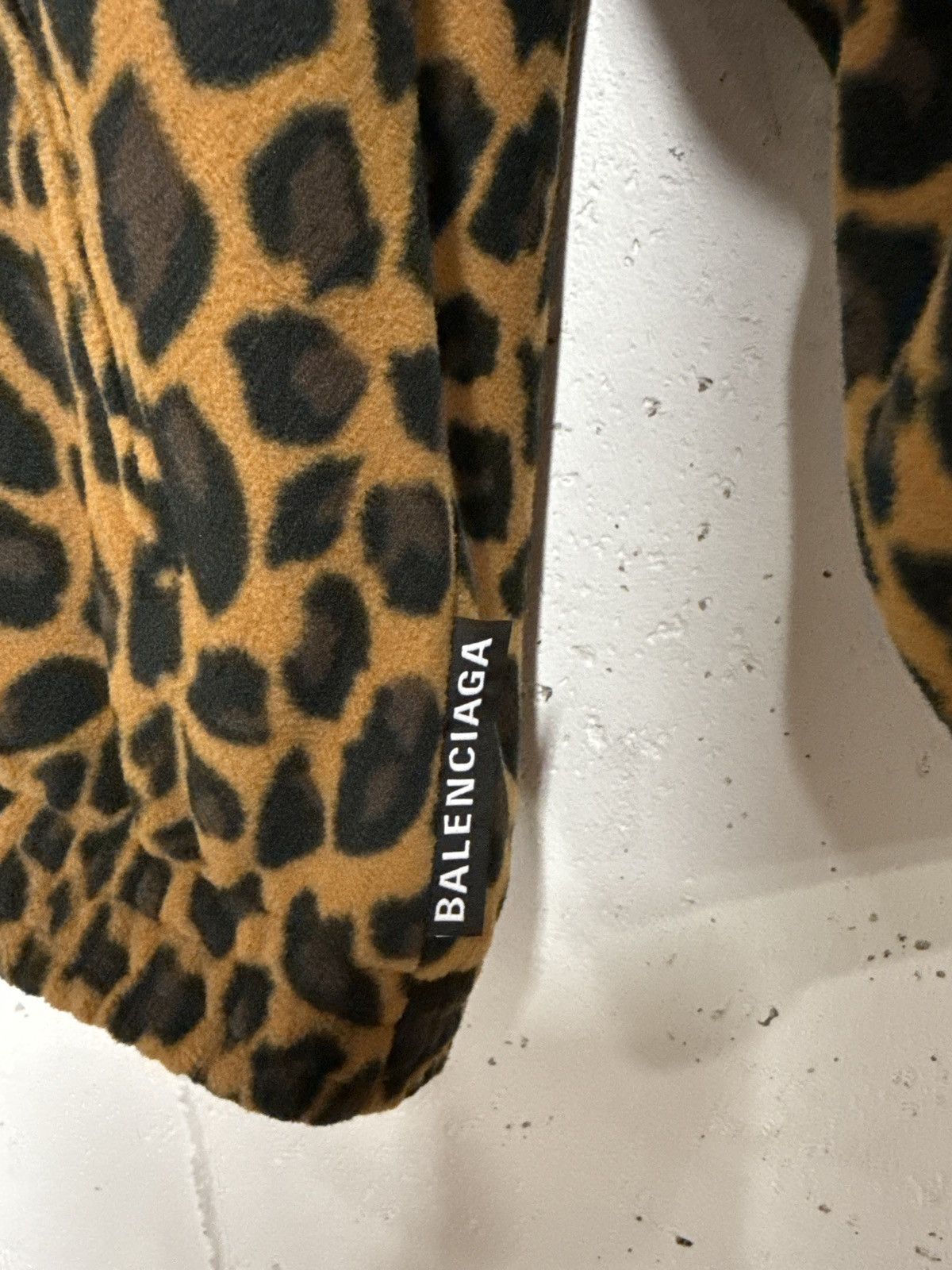 Balenciaga Balenciaga leopard zip up fleece sweater XL Size US L / EU 52-54 / 3 - 3 Thumbnail