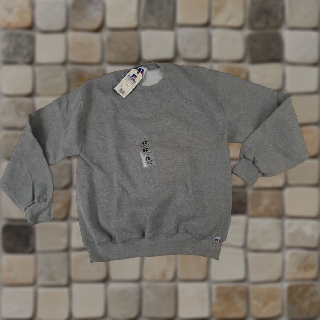 Russell Athletic VINTAGE Russell Sweatshirt Gray M Unisex Adults Pullover Good clean condition 26in long 22in pit to pit Grey Medium All Seasons NWT old stock Size US M / EU 48-50 / 2 - 1 Thumbnail