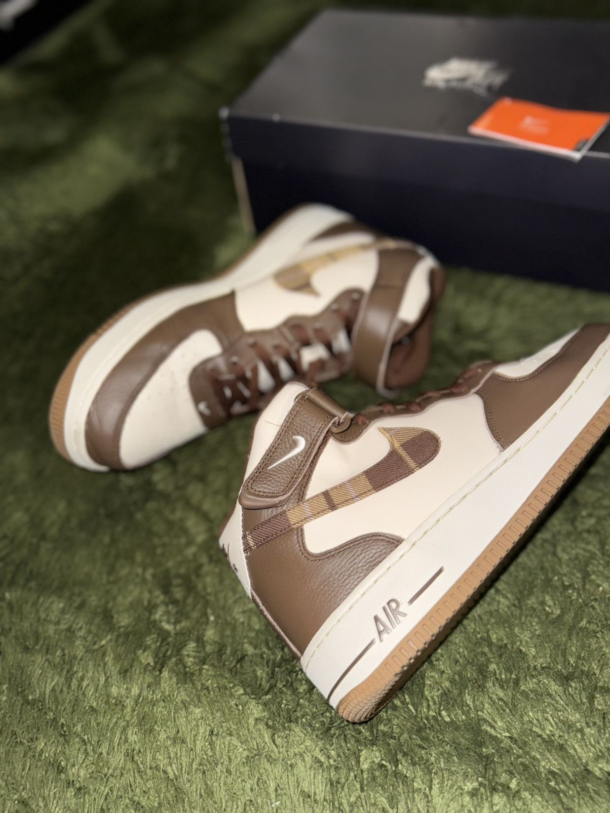 Nike [US 11] Nike Air Force 1 Mid ’07 LX Cacao Wow / Pale Size US 11 / EU 44 - 5 Thumbnail