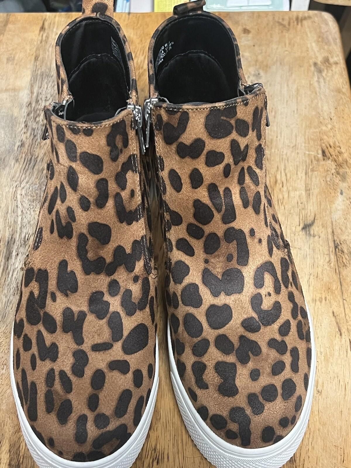 Other Time And Tru Women 8 faux suede Leopard Print Bootie Zippers Size US 8 / IT 38 - 1 Thumbnail