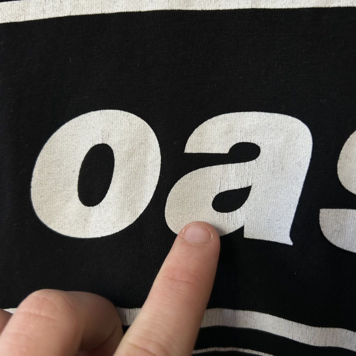 Band Tees Vintage Oasis 2016 Box Logo Rock Band streetwear tee size M Size US M / EU 48-50 / 2 - 4 Thumbnail