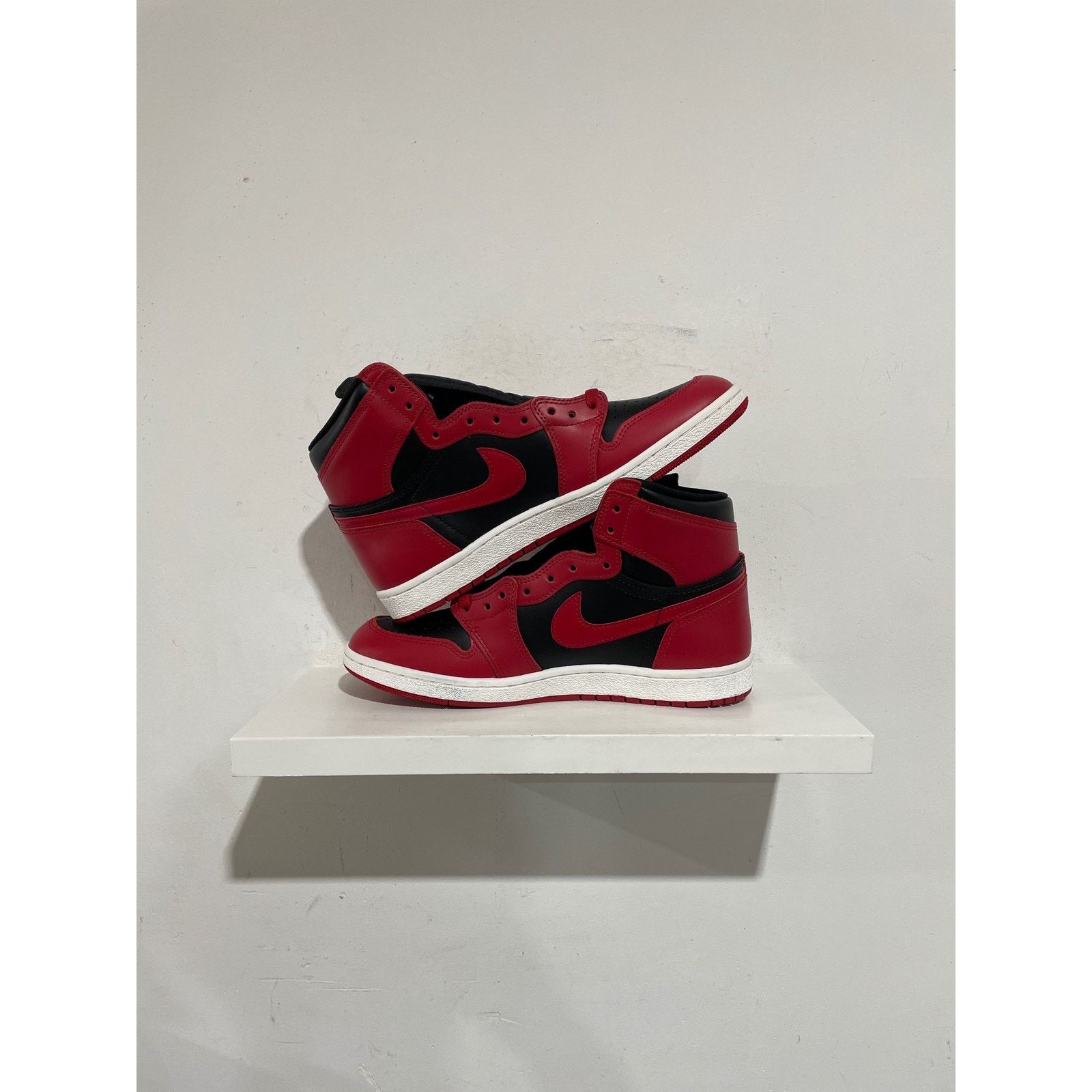 Nike NIKE JORDAN 1 HIGH '85 VARSITY RED SIZE 10 NEW Size US 10 / EU 43 - 2 Thumbnail
