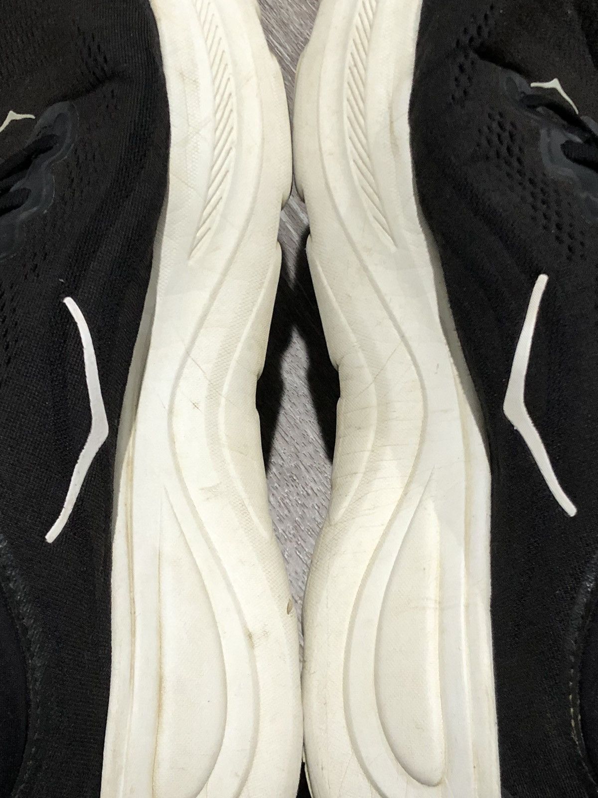 Hoka Hoka Bondi 9 Shoes Mens Size 15 2E Wide Black White Running Size US 15 / EU 48 - 8 Thumbnail
