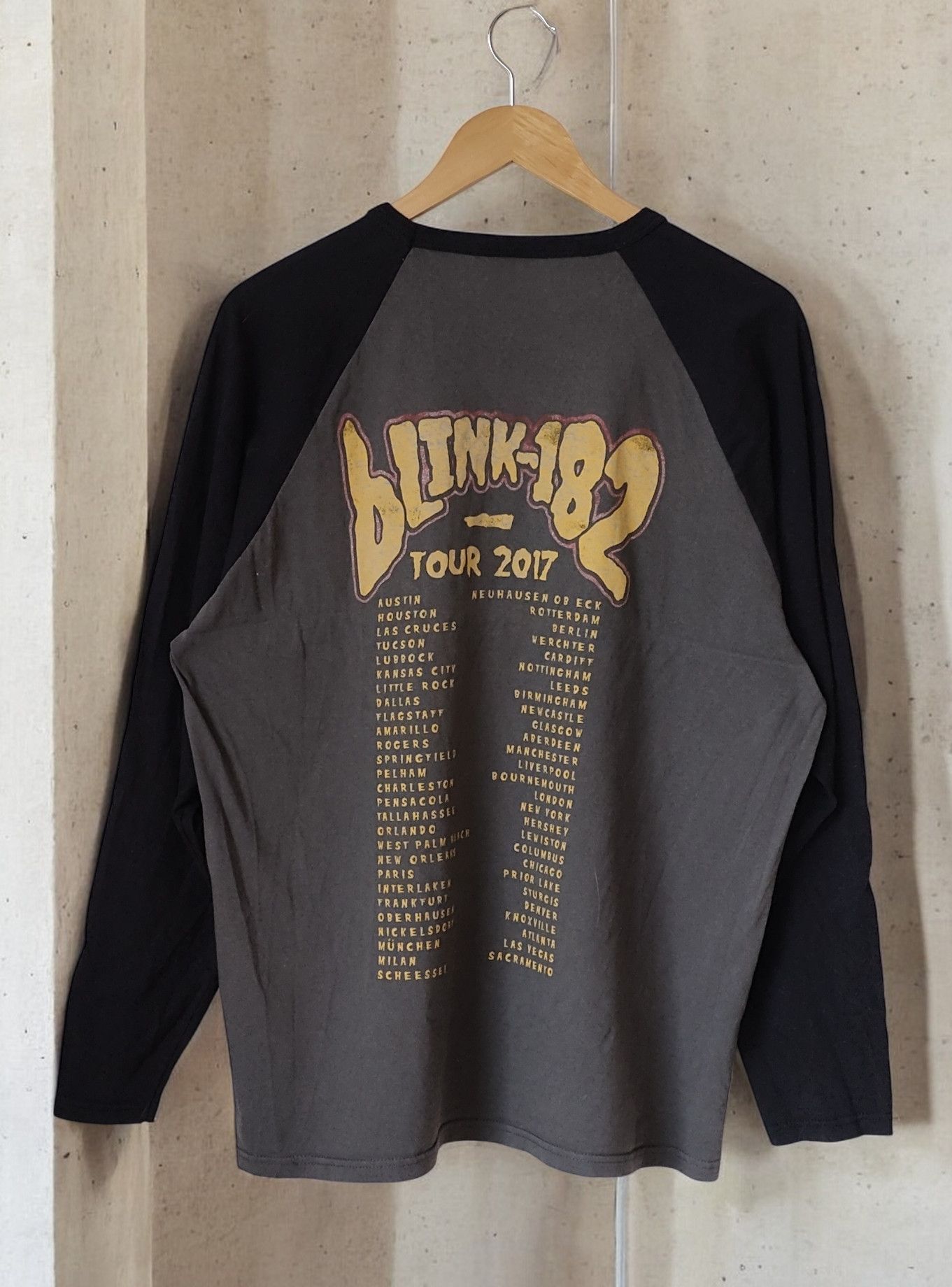 Band Tees × Vintage Blink 182 Crappy Punk Rock World Tour VTG 2017 Size US XL / EU 56 / 4 - 2 Thumbnail
