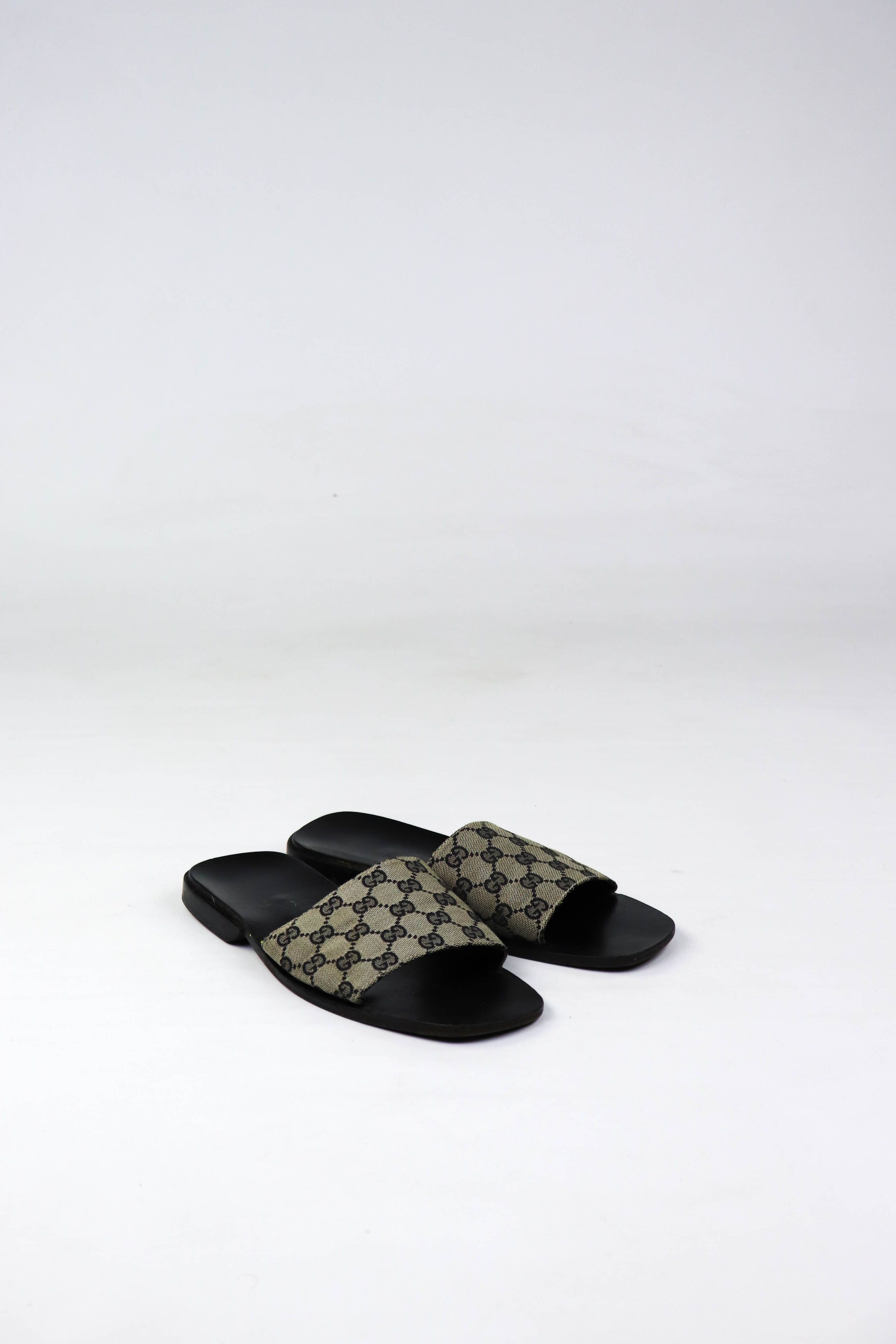 GUCCI｜MULES (749908 KHN80 9769) 749908_KHN80_9769.png.png
