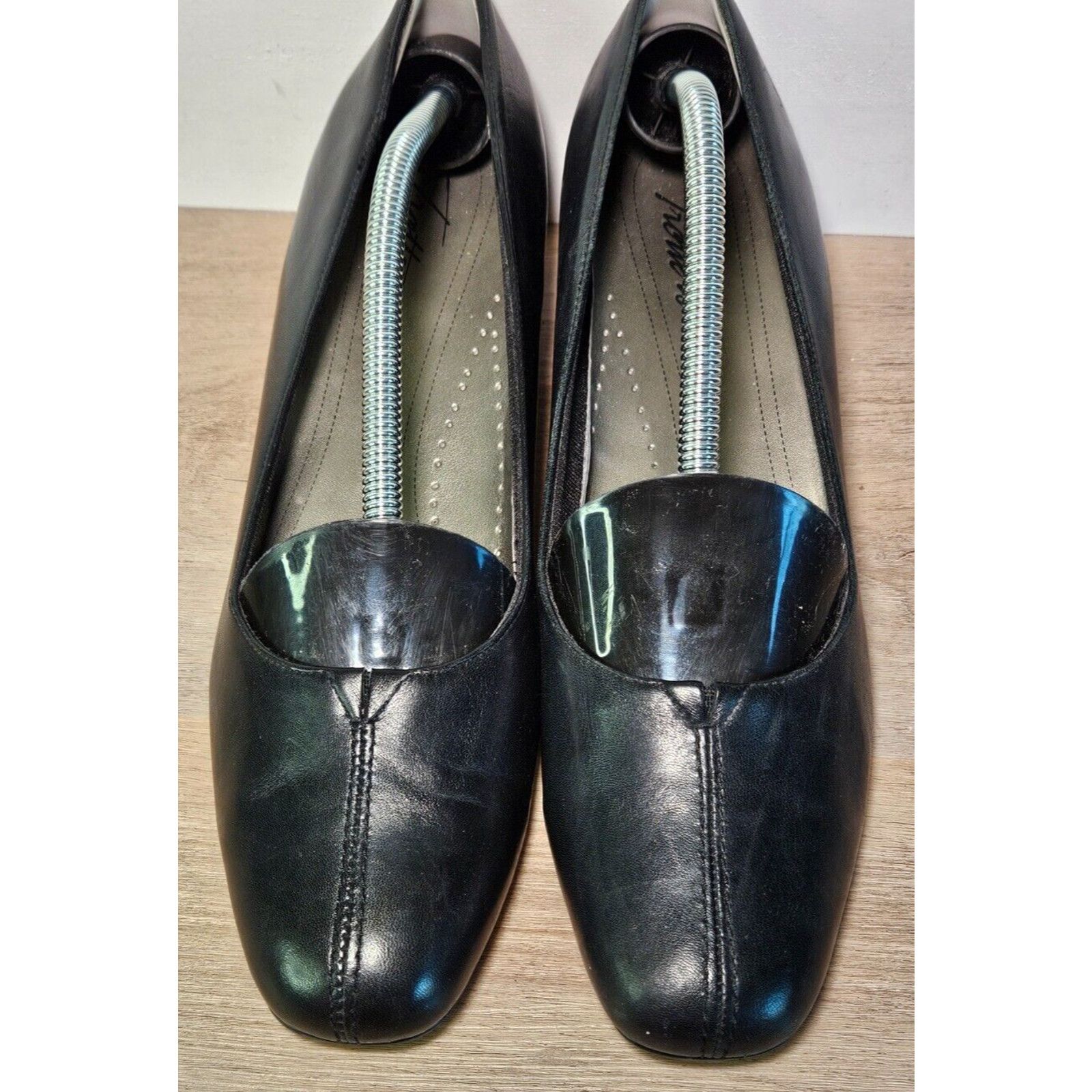 Other Women’s Black Leather Low Heel Dress Shoes Slip-On Size 8 Size US 8 / IT 38 - 2 Thumbnail