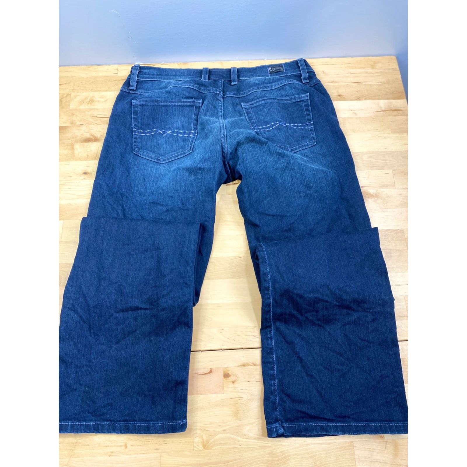 Lucky Brand Lucky Brand Jeans Women 8 Regular 28in Inseam 31in Blue Denim Flare 5-Pocket Stretch Stretchable Belt Loops Button Zipper Vintage No #2364 USA Theme Size 30" / US 8 / IT 44 - 4 Thumbnail