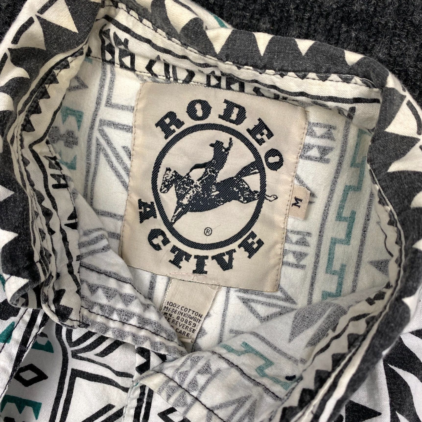 Vintage VINTAGE Rodeo Active Button-Up Shirt Geometric Aztec Western M Mens Size US M / EU 48-50 / 2 - 3 Thumbnail