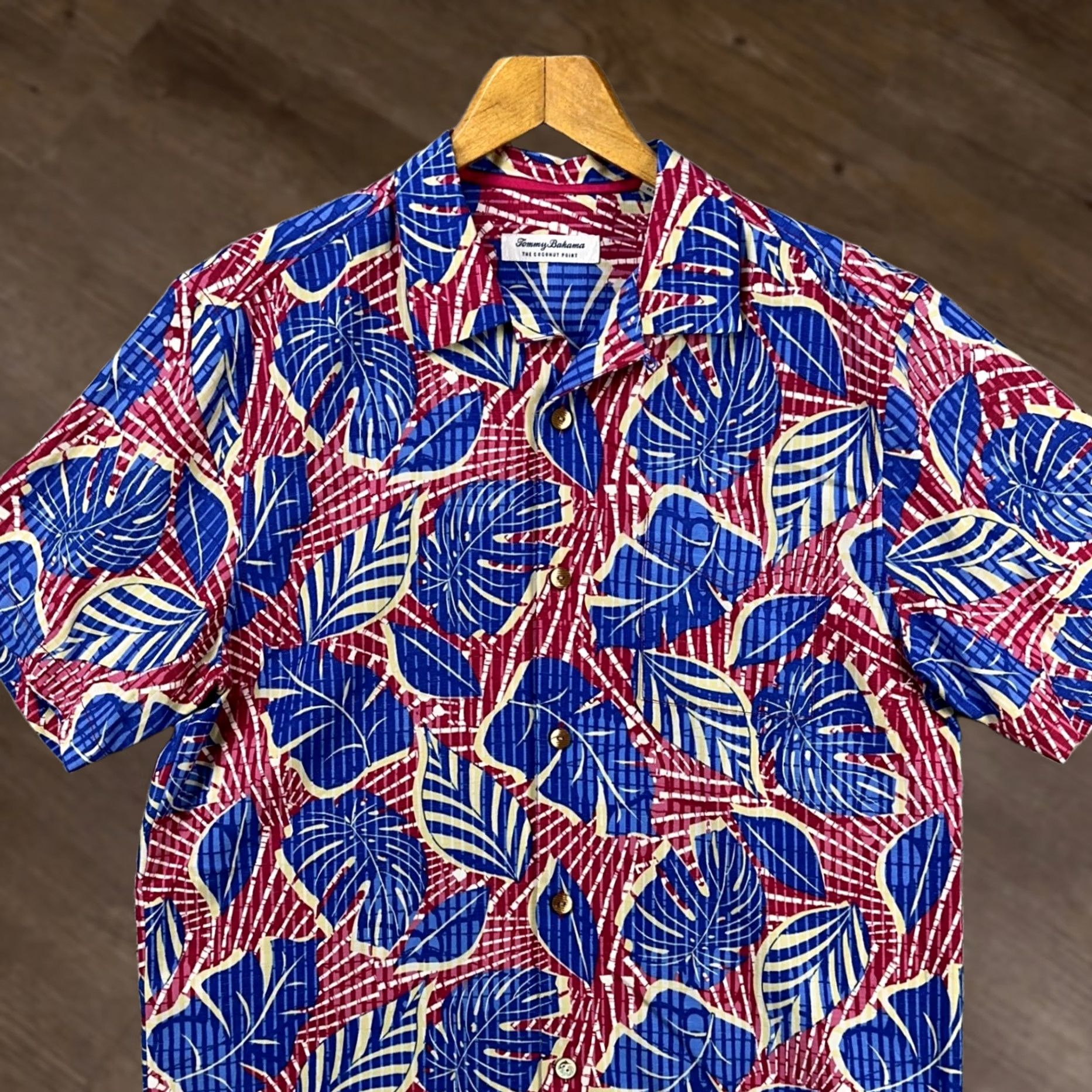 Tommy Bahama Tommy Bahama The Coconut Point Button-Up Shirt Mens Medium Blue Red Graphic NEW Size US M / EU 48-50 / 2 - 1 Thumbnail