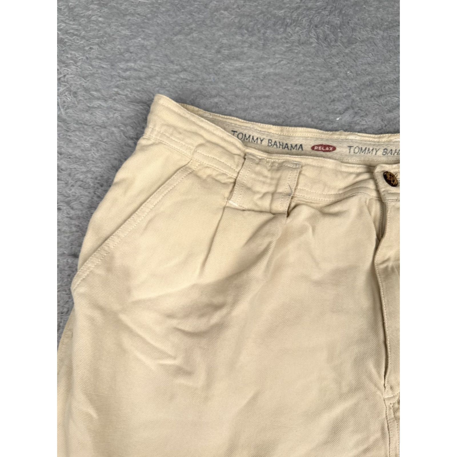 Tommy Bahama VINTAGE not applicable here; restructure: Tommy Bahama Shorts Men Beige Silk Pleated 33x9 Chino Relaxed Solid Aloha Beach 33 9 in inseam 10 in Size US 33 - 4 Thumbnail