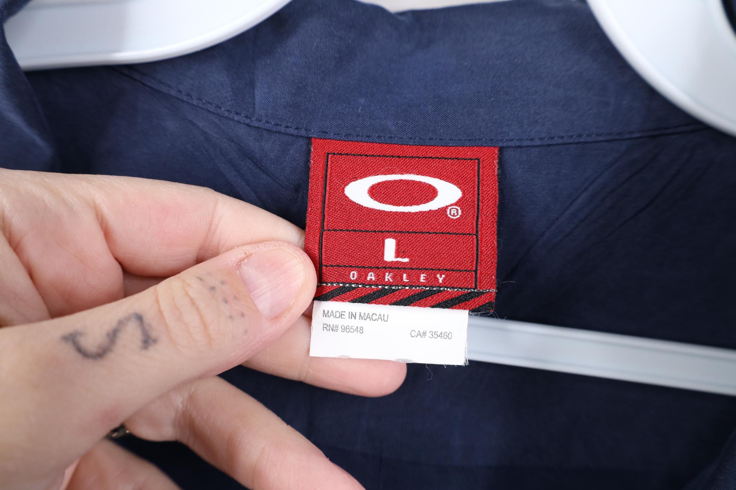 Oakley Vintage Y2K Oakley Logo Microfiber Camp Collar Button Shirt Size US L / EU 52-54 / 3 - 9 Thumbnail