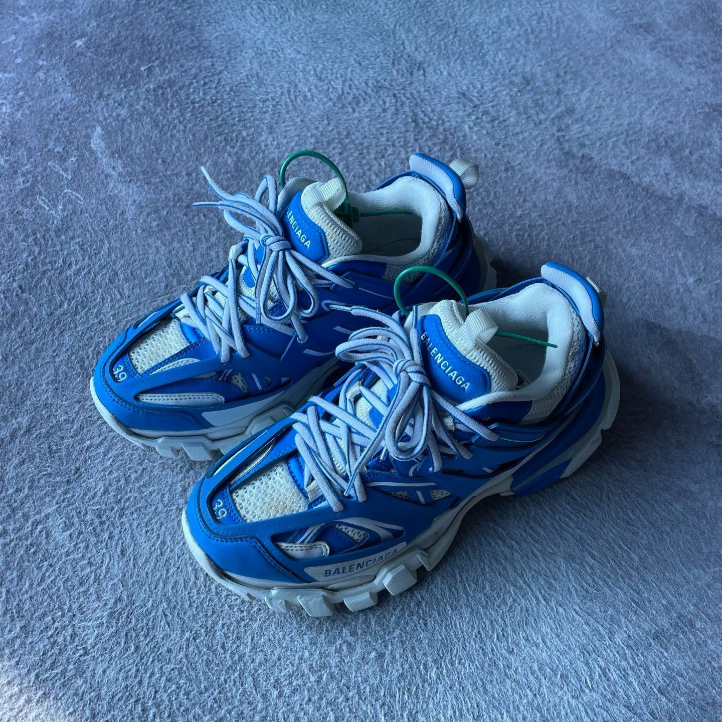 Balenciaga Balenciaga Blue Lowtop Sneakers L Men Size US 10 / EU 43 - 1 Thumbnail