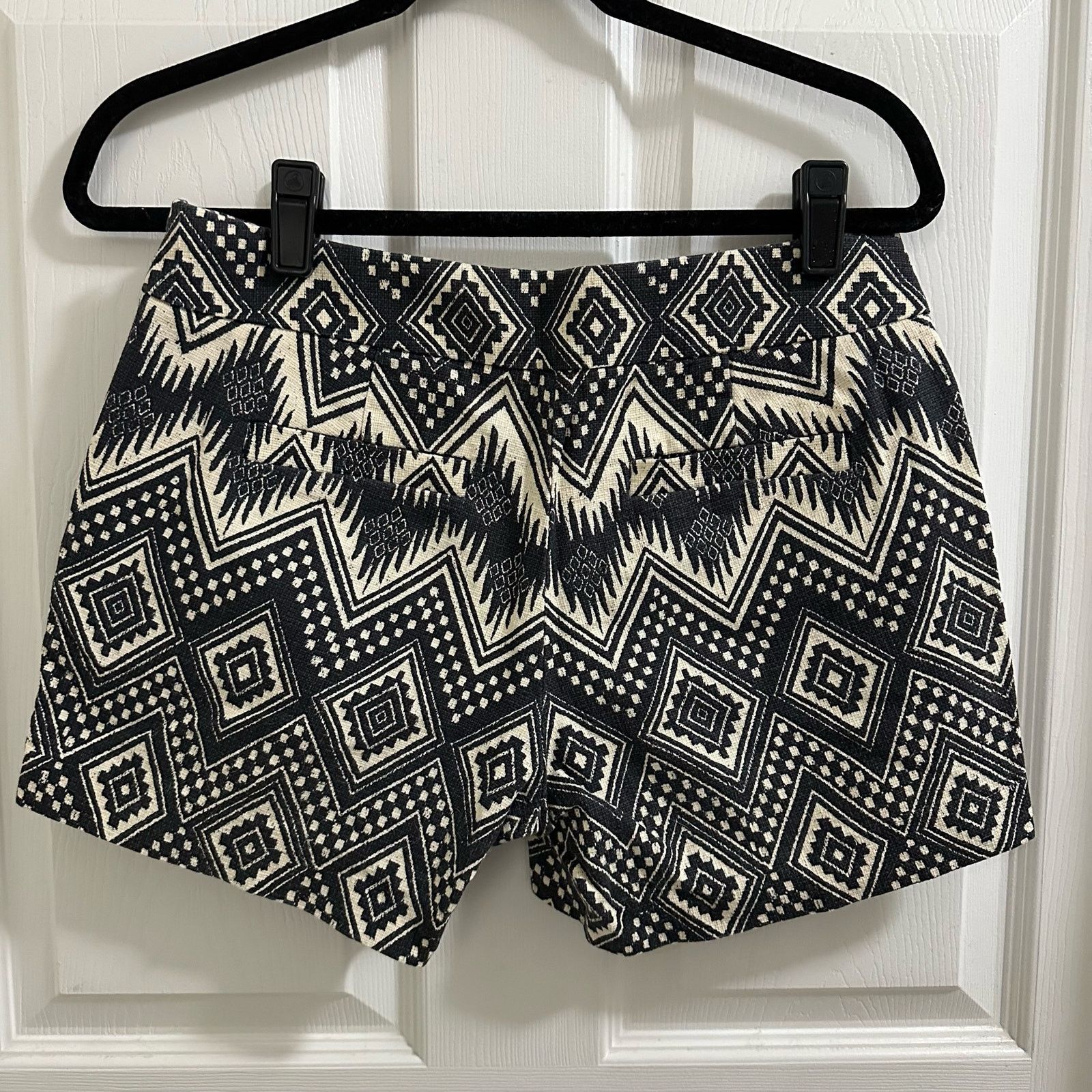 J.Crew J.Crew Black White Aztec Print Shorts Size 4 Ikat geometric Size 27" / US 4 / IT 40 - 2 Thumbnail