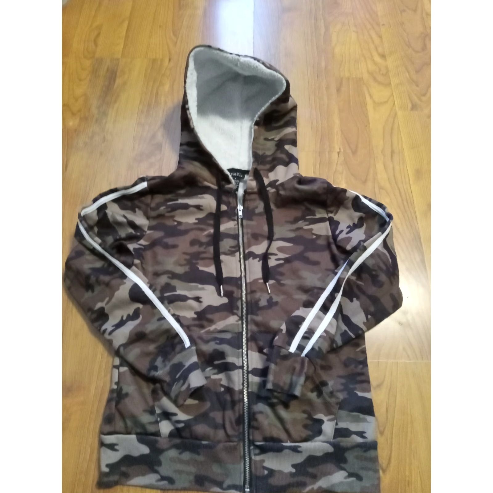 Vintage Rue 21 Camo Full Zip Hoodie Sherpa Lined Hood Sz. Small 36" Chest LIKEONEW Size S / US 4 / IT 40 - 2 Thumbnail