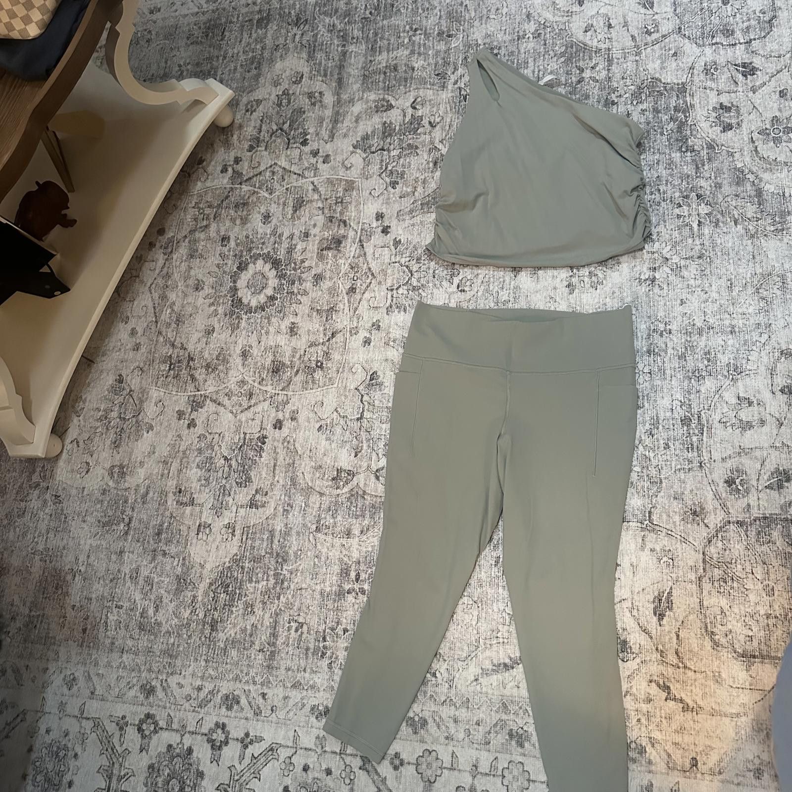 Designer Athleta Green Women's Set – Top, Legging and Cardigan Size ONE SIZE - 2 Thumbnail