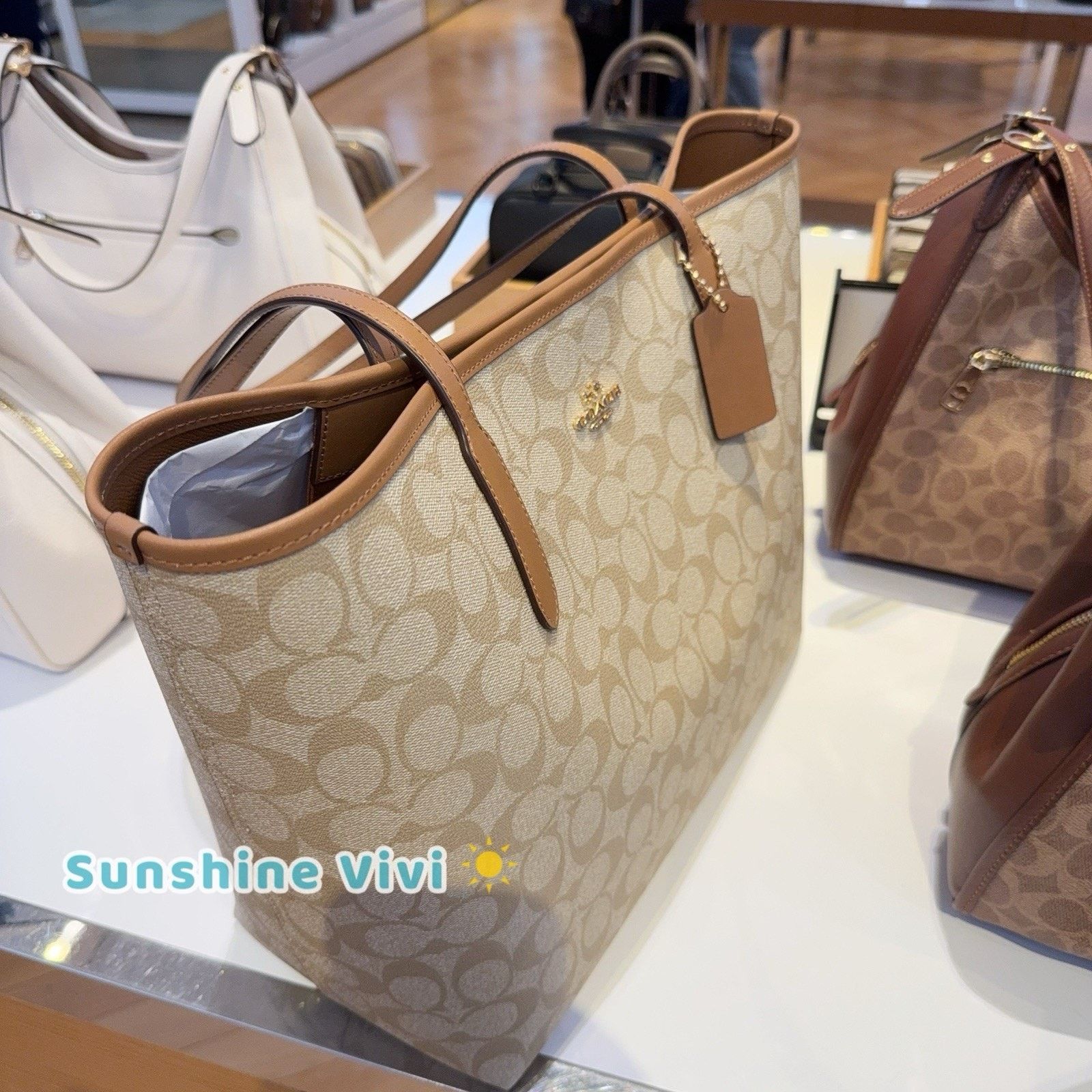 Coach NWT COACH CITY TOTE Light Khaki Saddle Leather 5696 Size ONE SIZE - 2 Thumbnail
