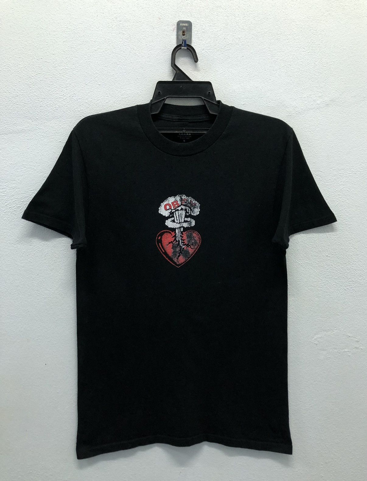 Obey Vintage Obey Graphic Exploding Broken Heart T-Shirt Size US S / EU 44-46 / 1 - 1 Thumbnail
