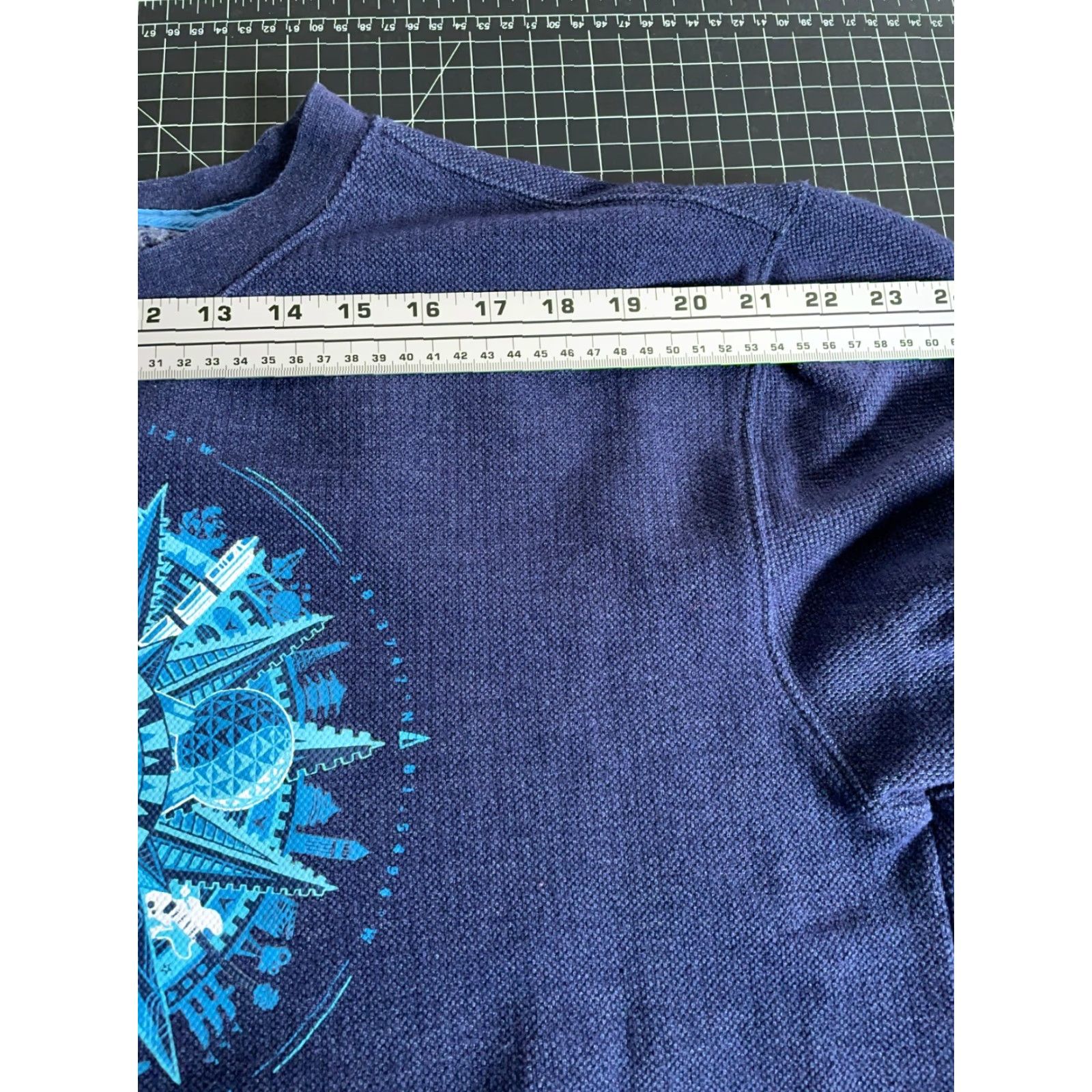 Disney VINTAGE Disney Sweatshirt Mickey Mouse Dark Blue Pique Cotton Front Graphic Pocket Adult Large Mens Disney Park 90s Cartoon Crew Neck Pullover Size US L / EU 52-54 / 3 - 7 Thumbnail