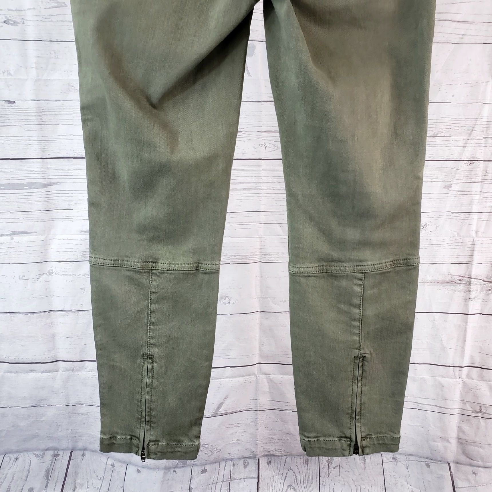 Vintage Liverpool Womens Kylie Cropped Cargo Pants Size 4 Green Mid Rise Cotton Blend Cropped Pants Womens Liverpool Jeans Casual Size 27" / US 4 / IT 40 - 6 Thumbnail
