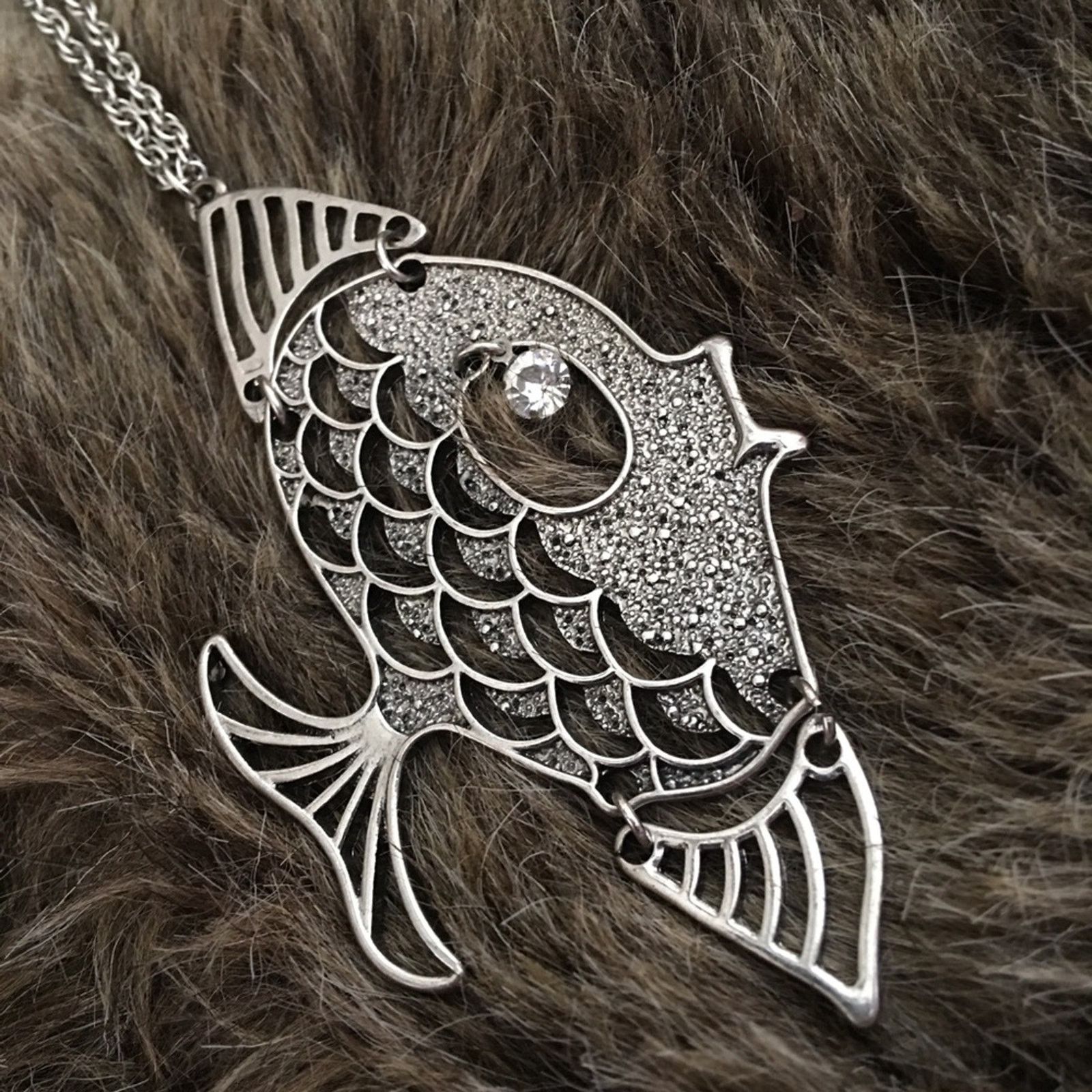 Jewelry Large silver tone fish pendant on chain necklace Size ONE SIZE - 7 Thumbnail