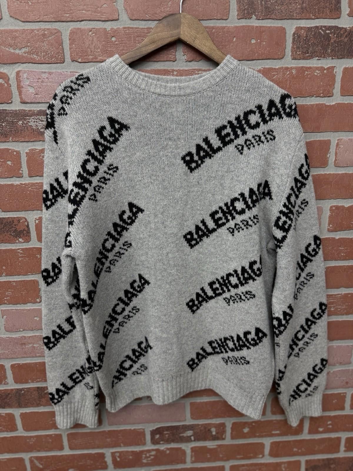 Balenciaga Size Medium- Balenciaga Knit Crewneck Grey Paris Logo $1500 Size US M / EU 48-50 / 2 - 1 Thumbnail