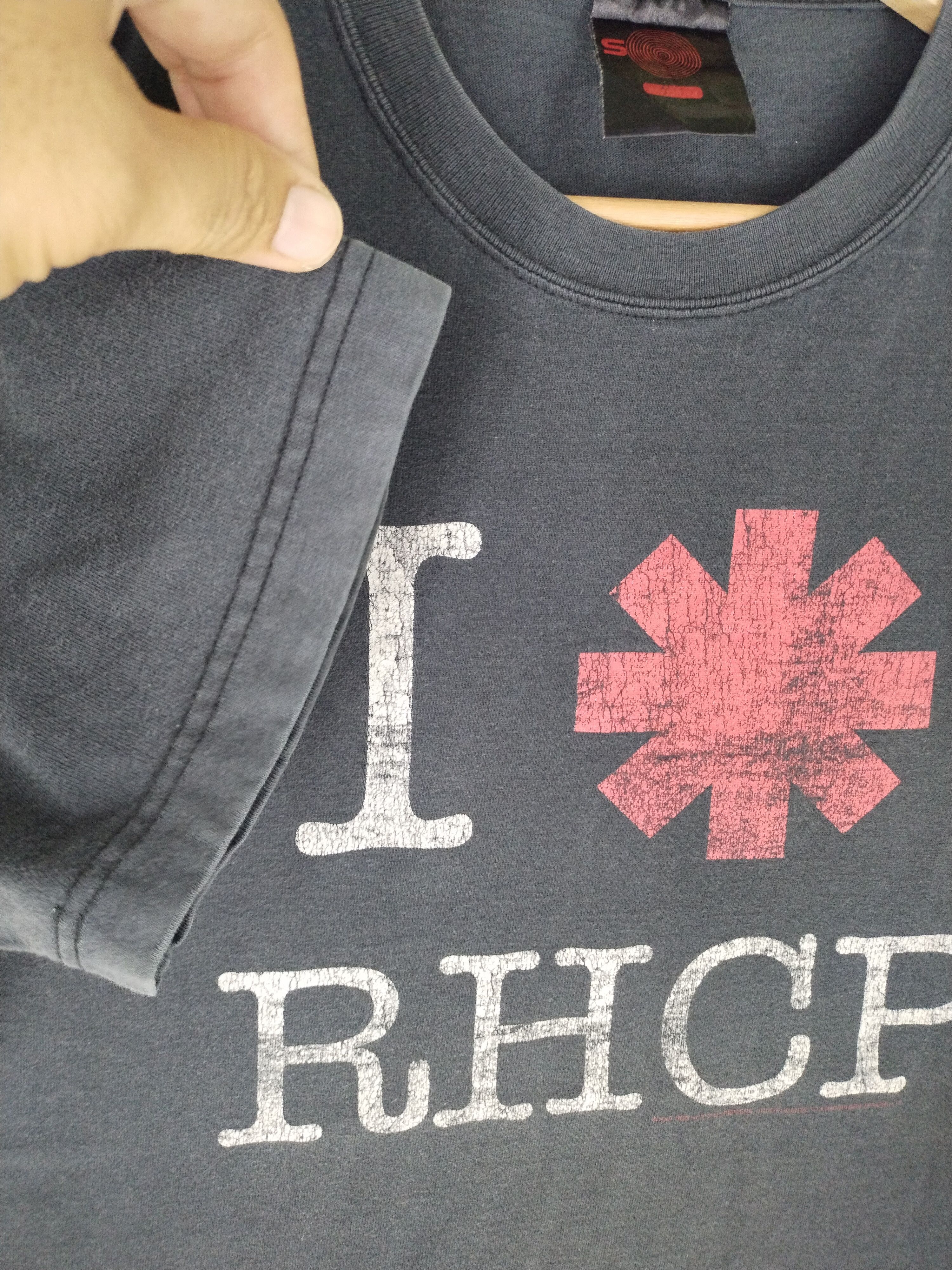 Band Tees Y2k Vintage Red Hot Chili Peppers Distressed Black Tee Size US S / EU 44-46 / 1 - 5 Thumbnail