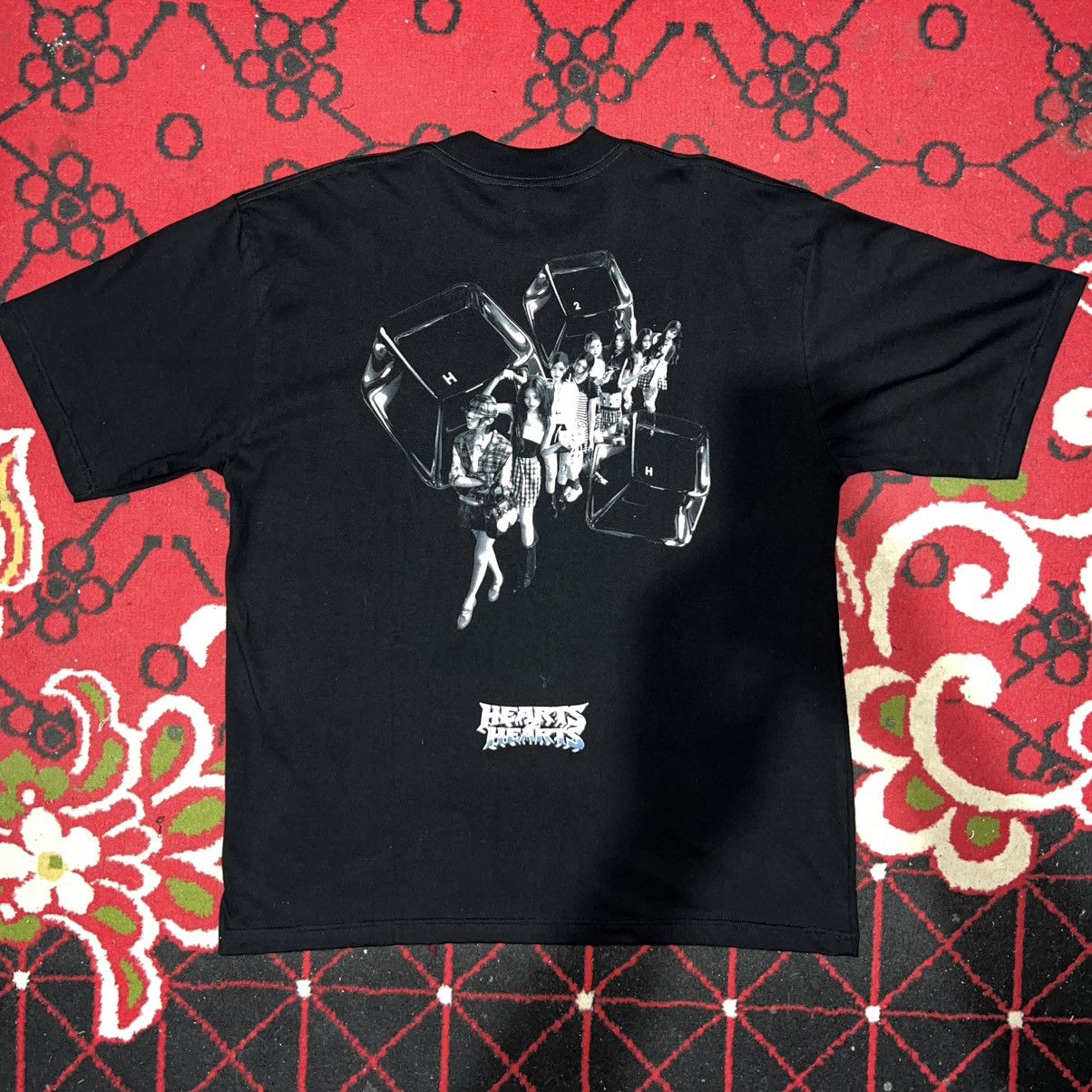 Band Tees hearts2hearts girlgroup kpop Hearts 2 Hearts Hatchu Size US XL / EU 56 / 4 - 6 Thumbnail