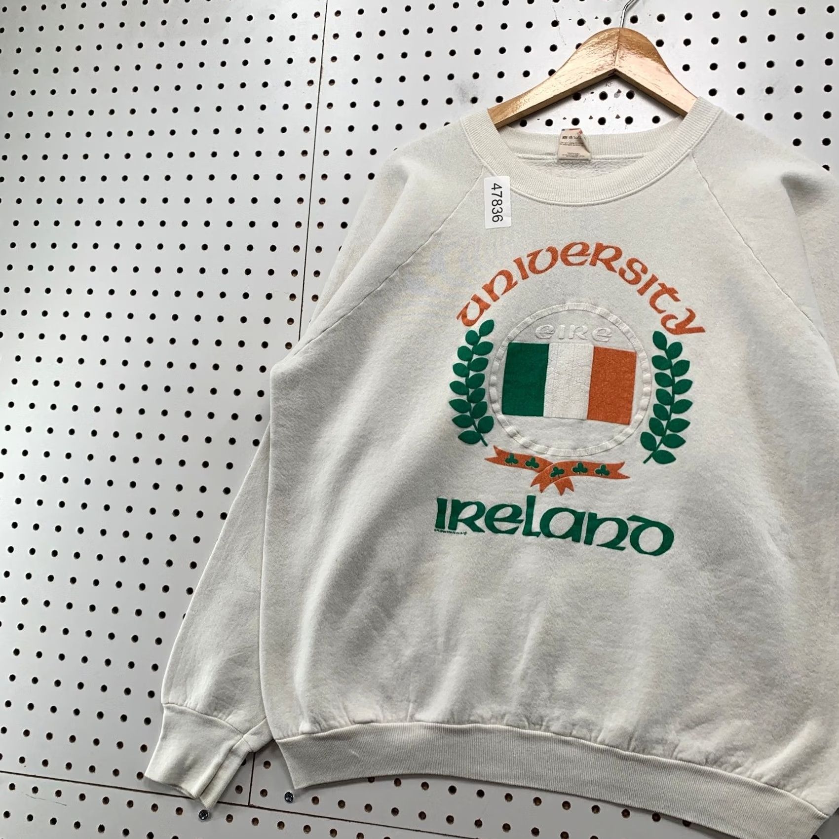 Fruit Of The Loom VINTAGE Fruit of the Loom Sweatshirt Mens XL White 80s USA University Ireland Fleece Cotton Crew Neck Pullover Sweater Size US XL / EU 56 / 4 - 4 Thumbnail
